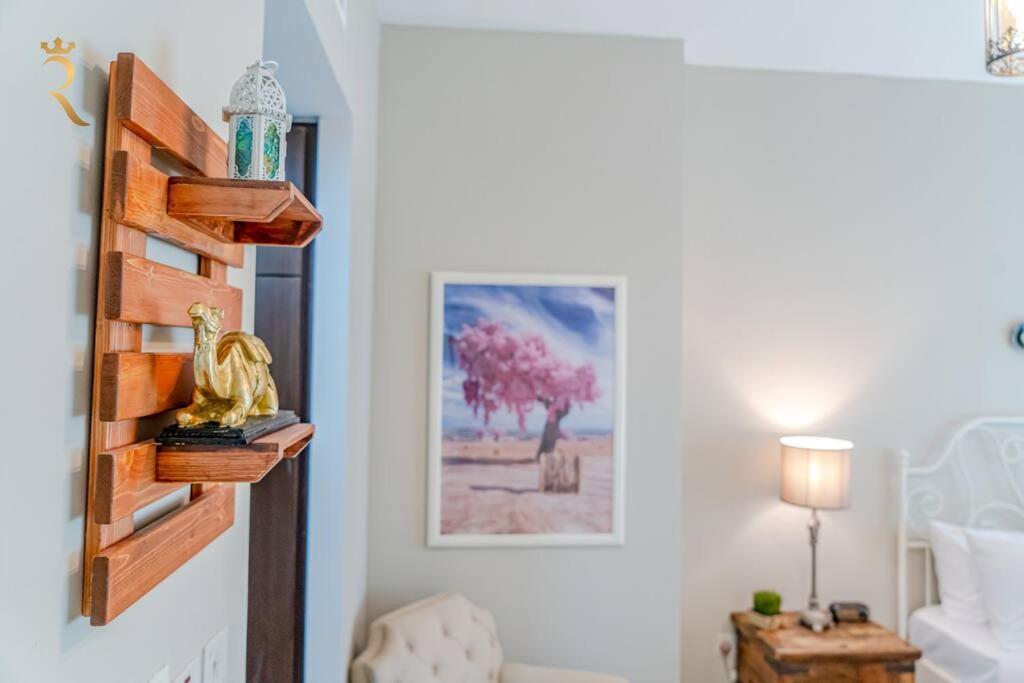 Victorian Charm 1br Stylish Haven Al Reem Apartment Abu Dhabi