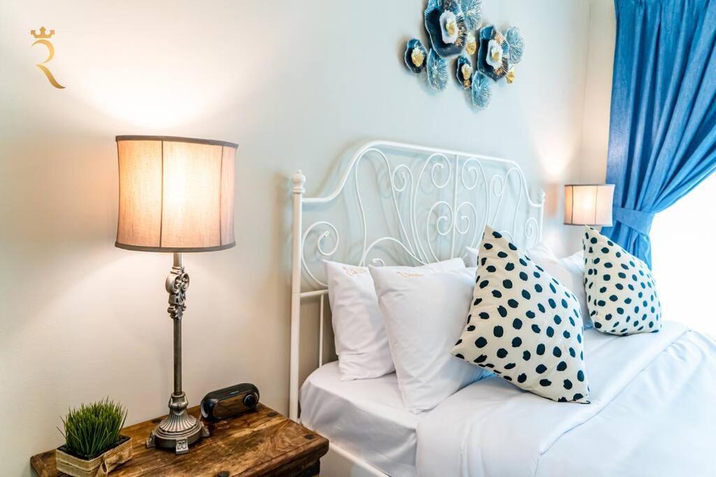 Victorian Charm 1br Stylish Haven Al Reem Abu Dhabi