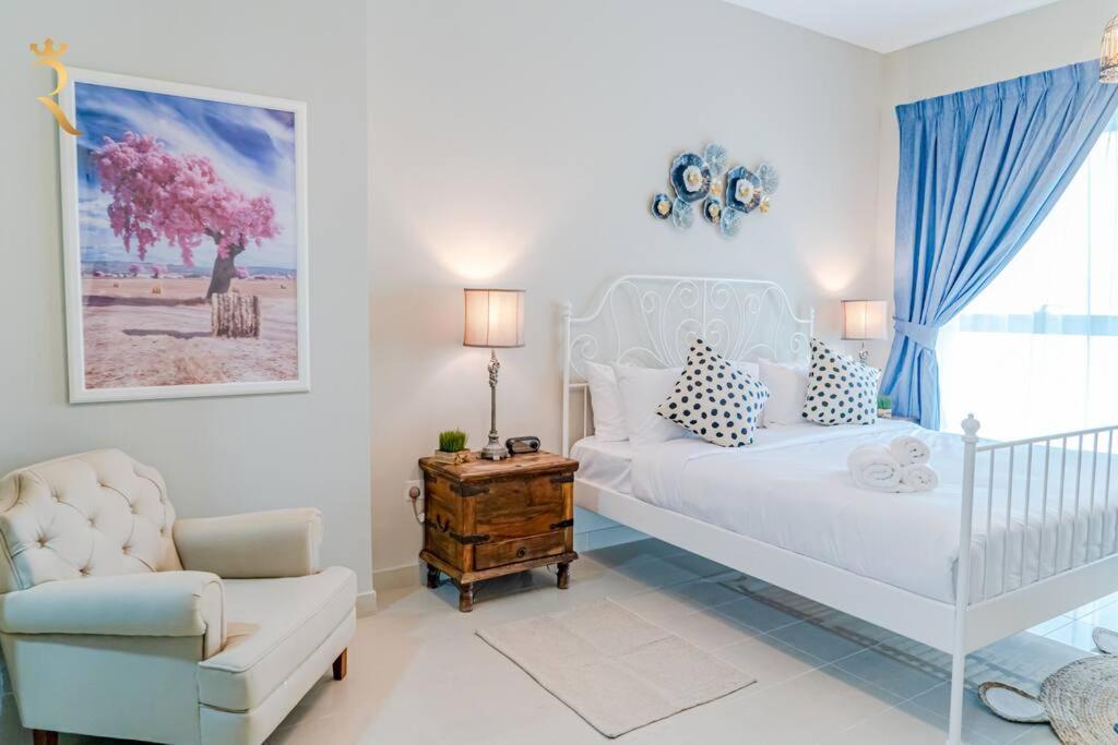 Apartment Victorian Charm 1br Stylish Haven Al Reem